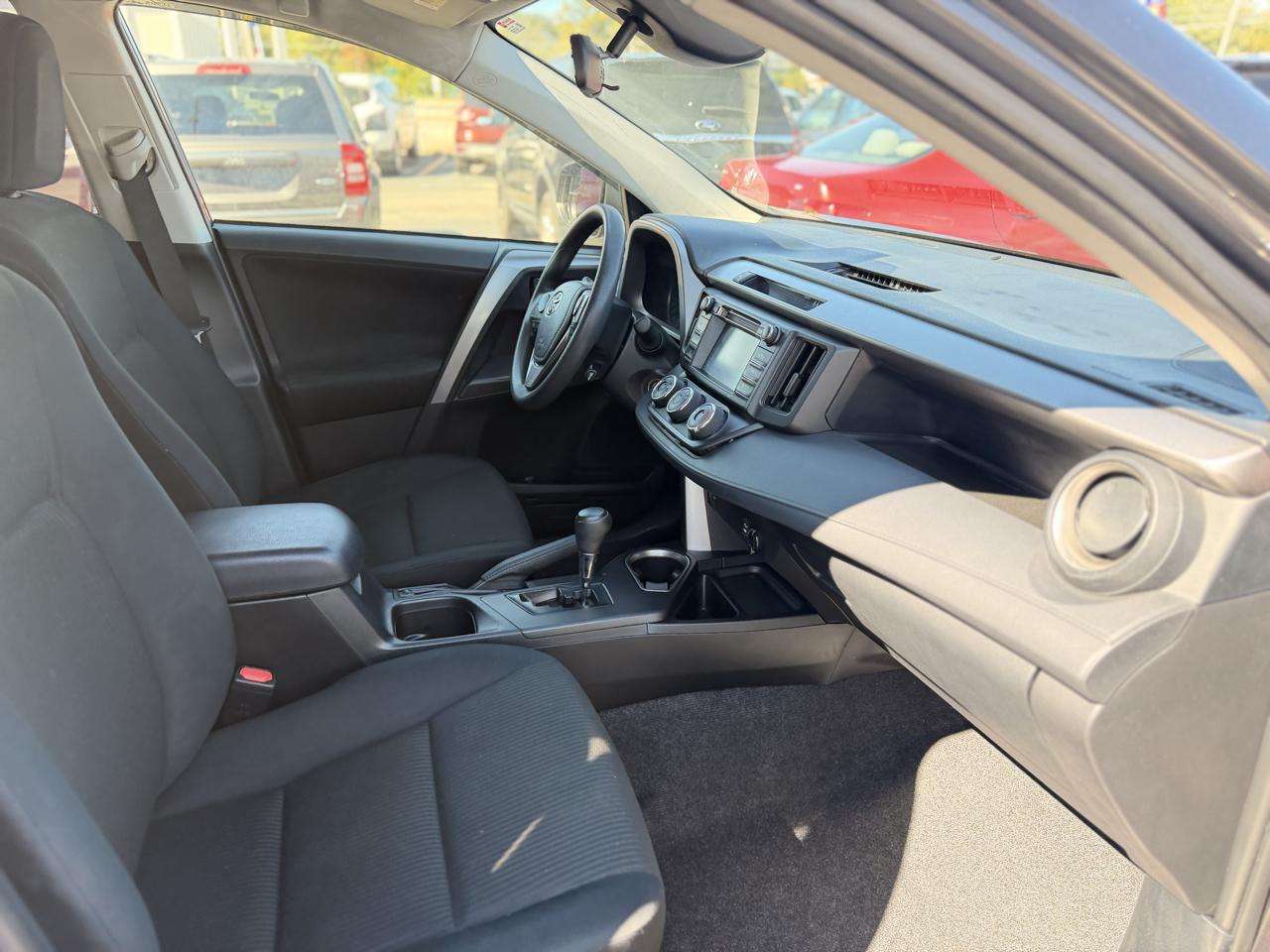 Toyota RAV4 LE FWD 2017