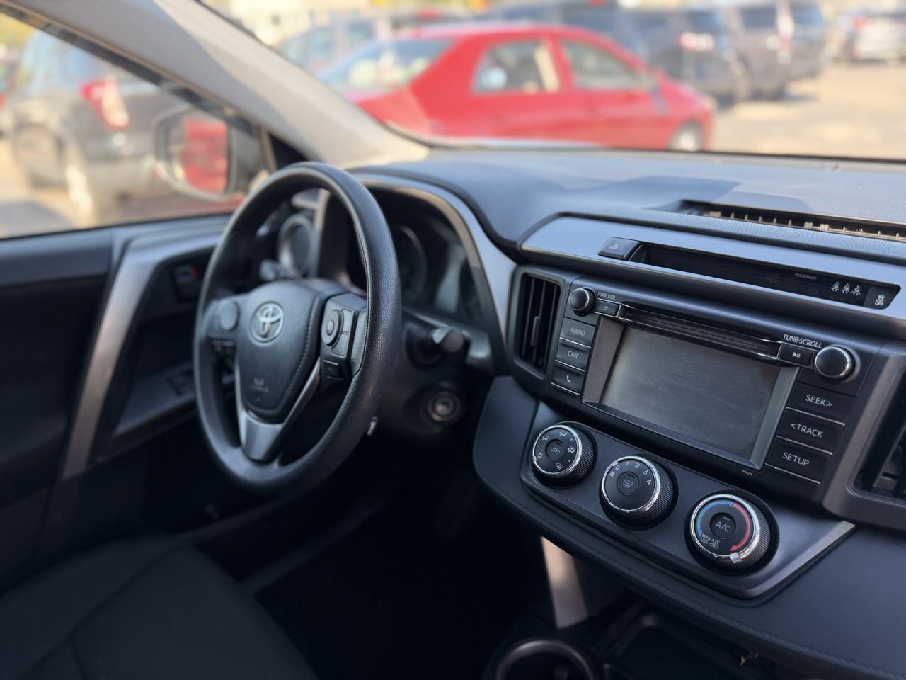 Toyota RAV4 LE FWD 2017