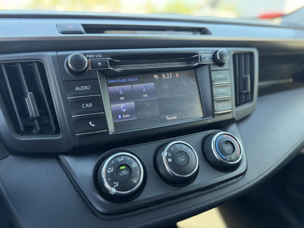 Toyota RAV4 LE FWD 2017