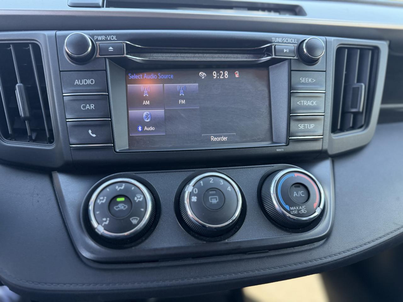 Toyota RAV4 LE FWD 2017
