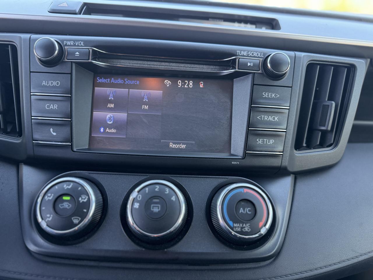 Toyota RAV4 LE FWD 2017