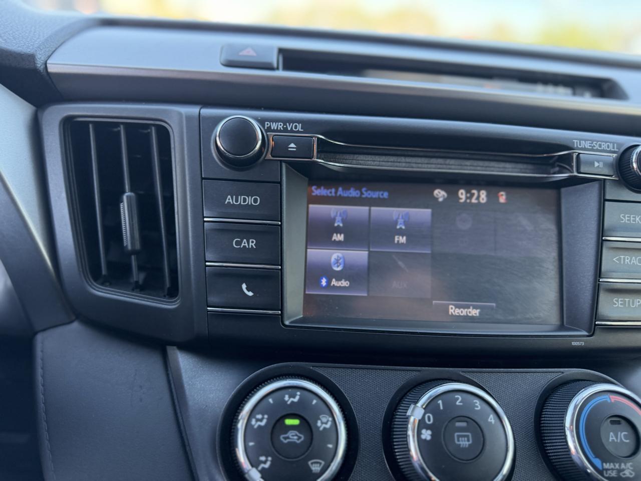 Toyota RAV4 LE FWD 2017