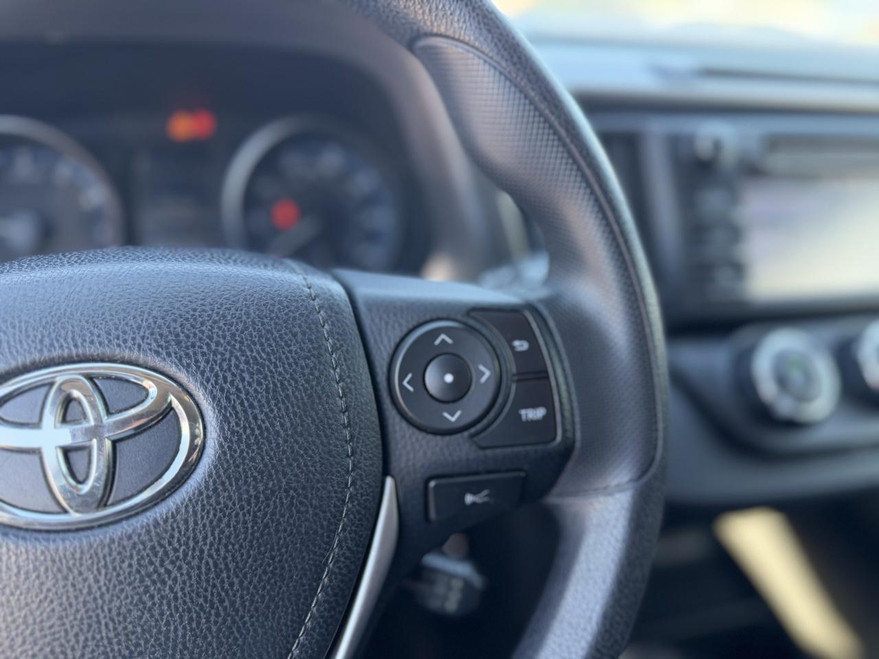 Toyota RAV4 LE FWD 2017