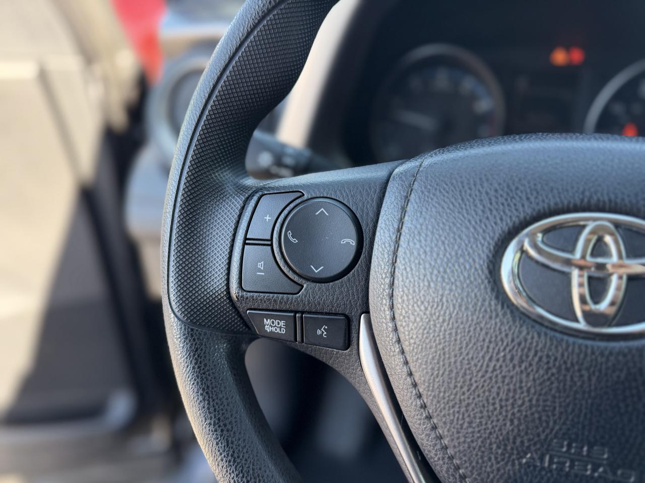 Toyota RAV4 LE FWD 2017