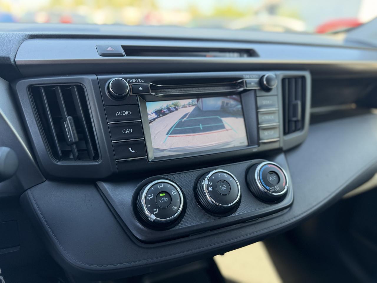 Toyota RAV4 LE FWD 2017