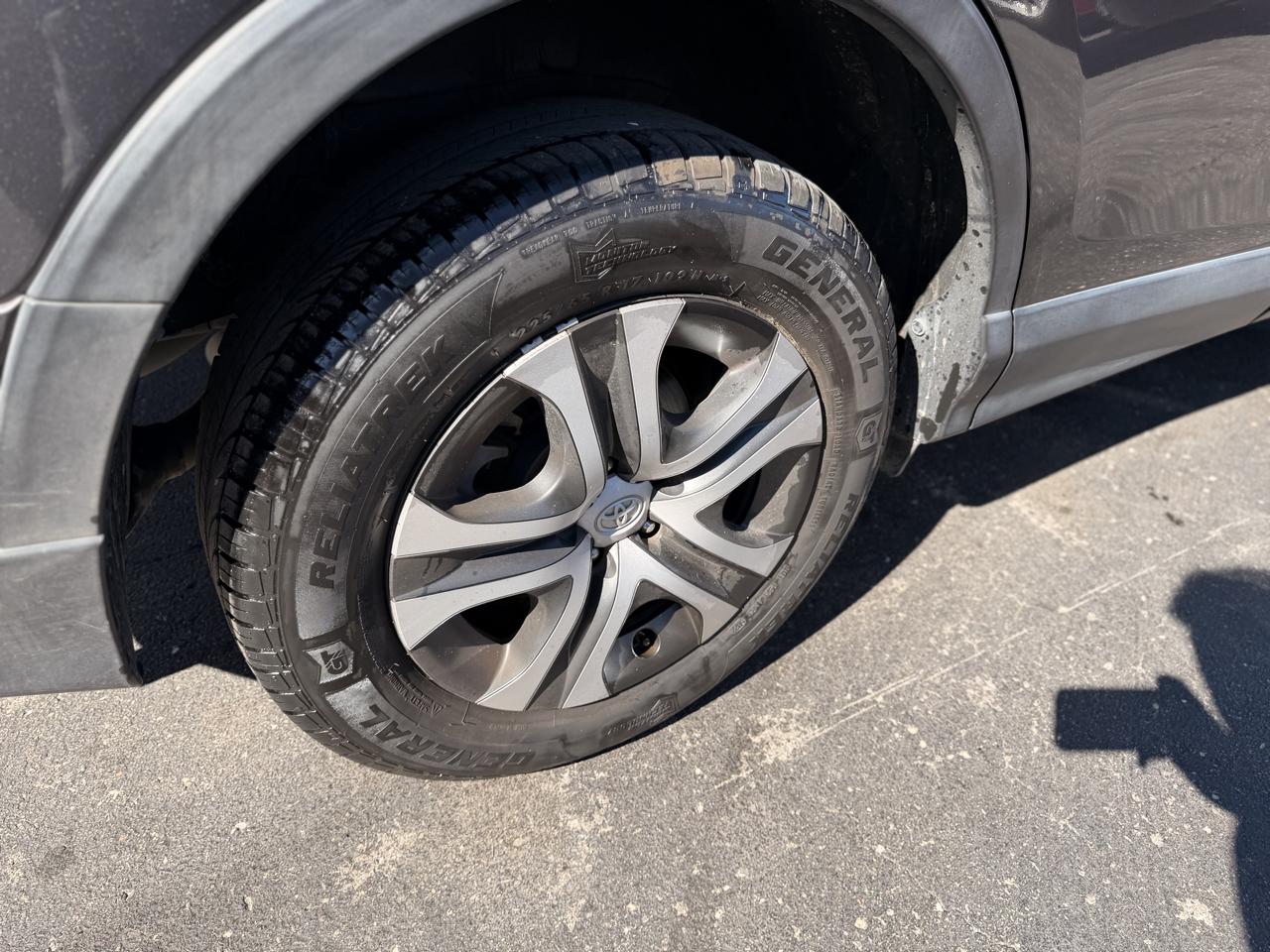 Toyota RAV4 LE FWD 2017
