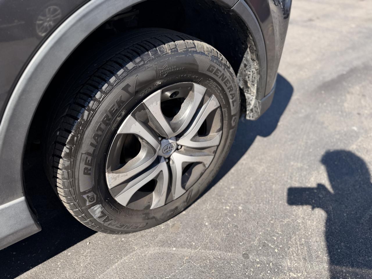 Toyota RAV4 LE FWD 2017