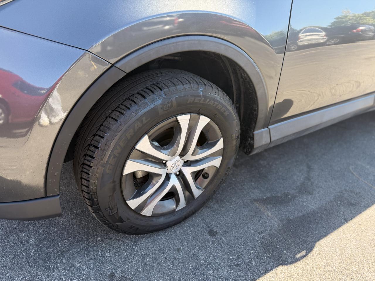 Toyota RAV4 LE FWD 2017