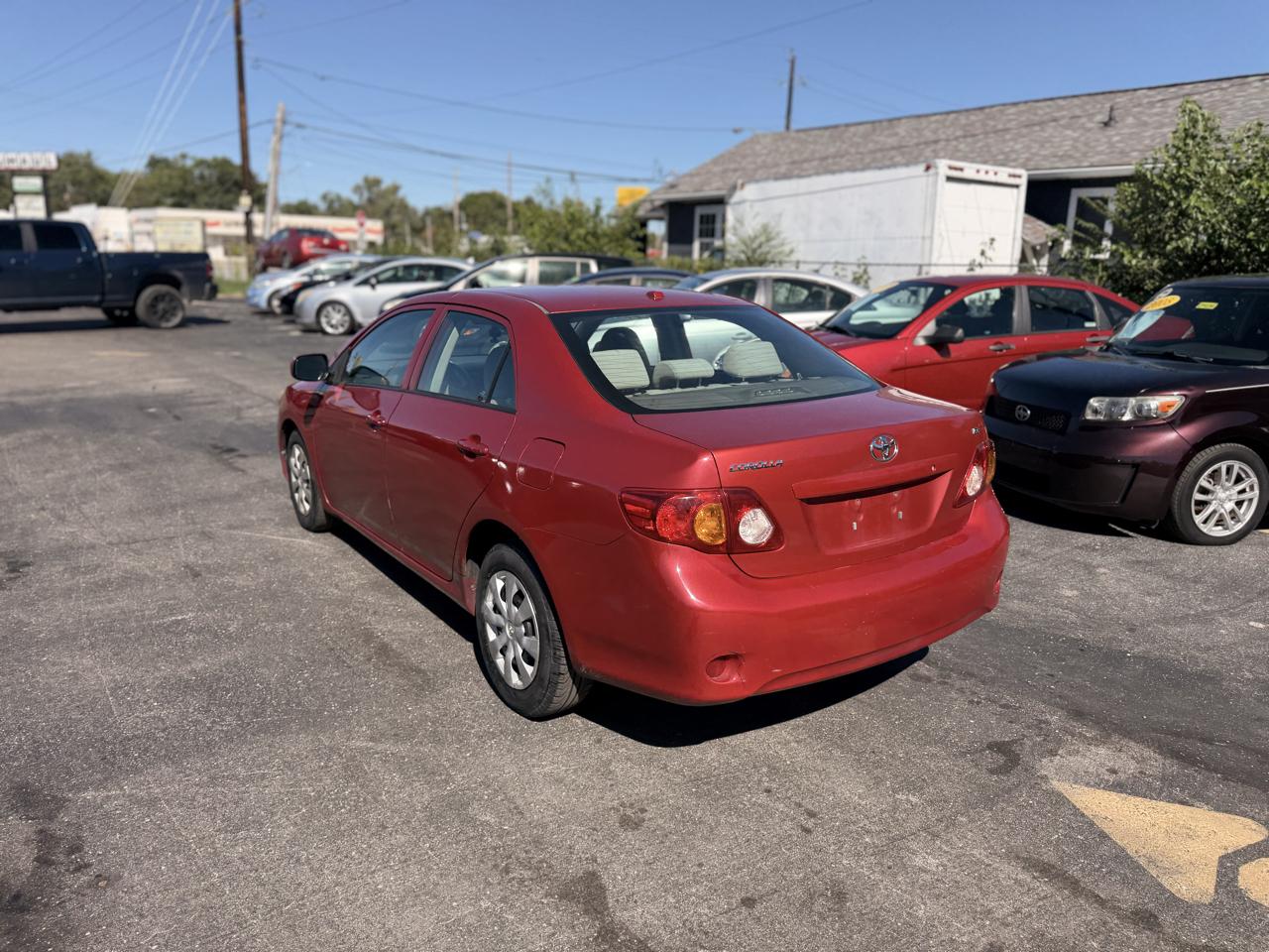 Toyota Corolla Base 5-Speed MT 2010