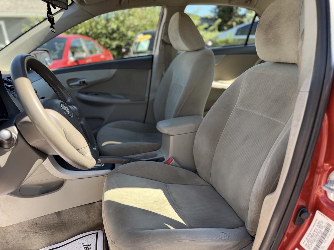 Toyota Corolla Base 5-Speed MT 2010