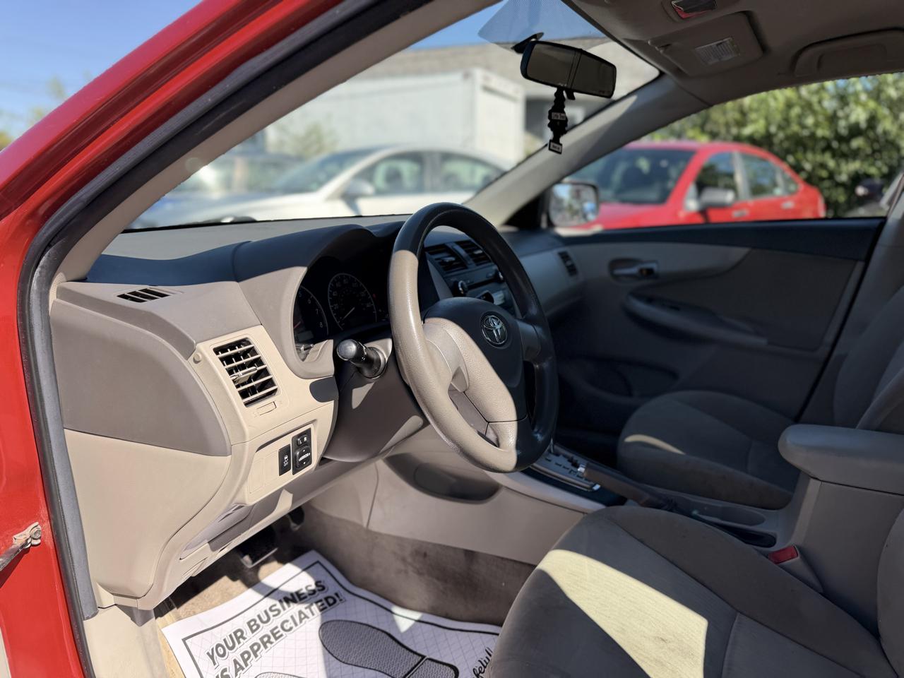 Toyota Corolla Base 5-Speed MT 2010