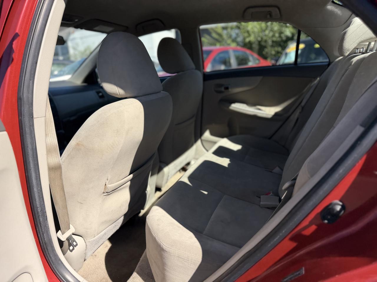 Toyota Corolla Base 5-Speed MT 2010