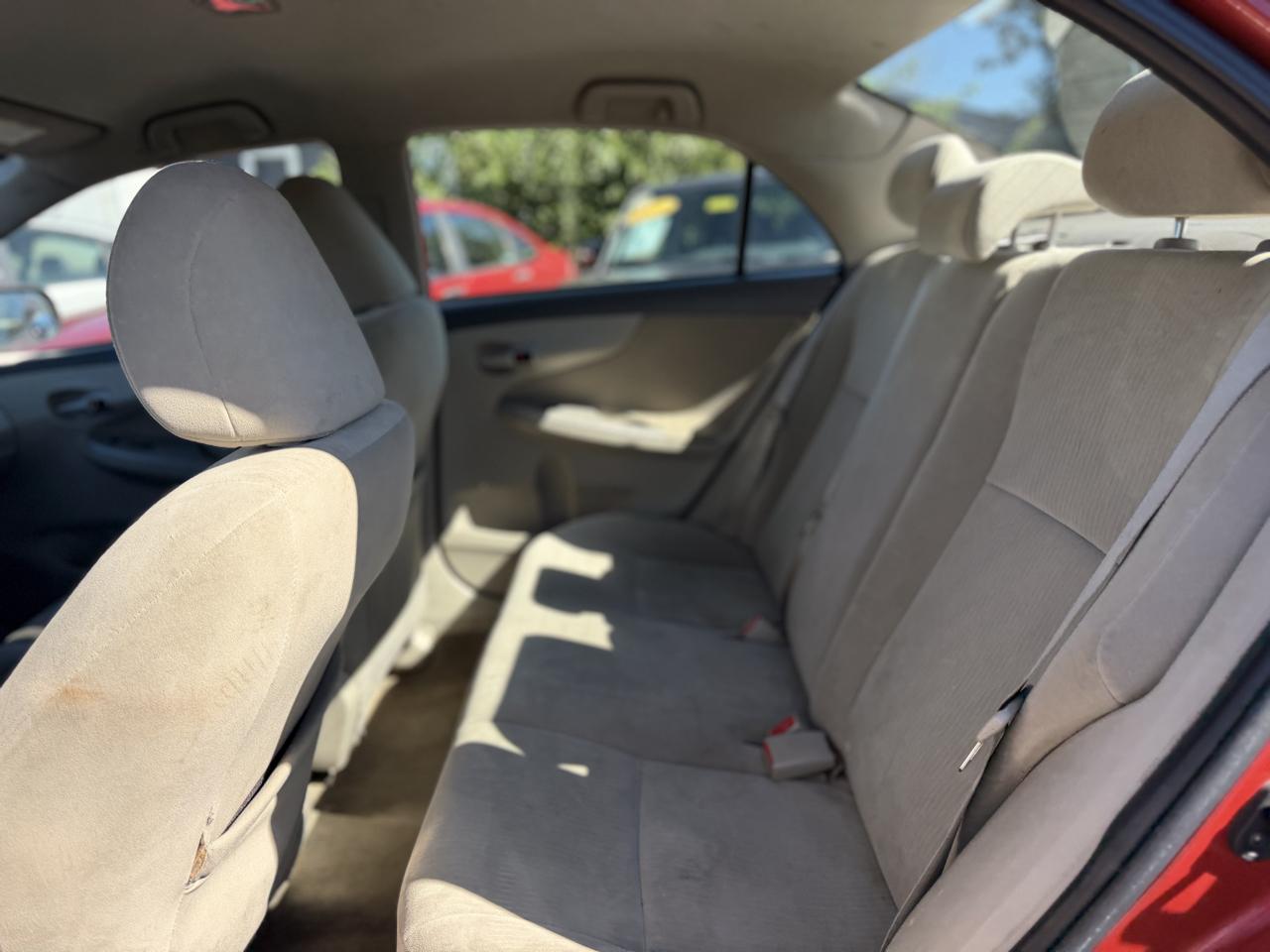 Toyota Corolla Base 5-Speed MT 2010