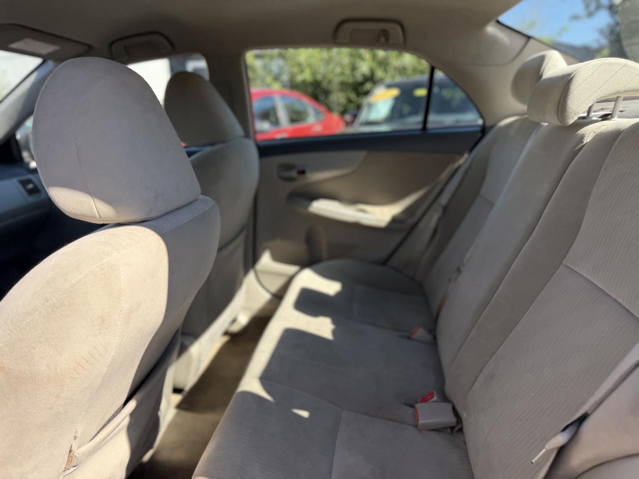 Toyota Corolla Base 5-Speed MT 2010