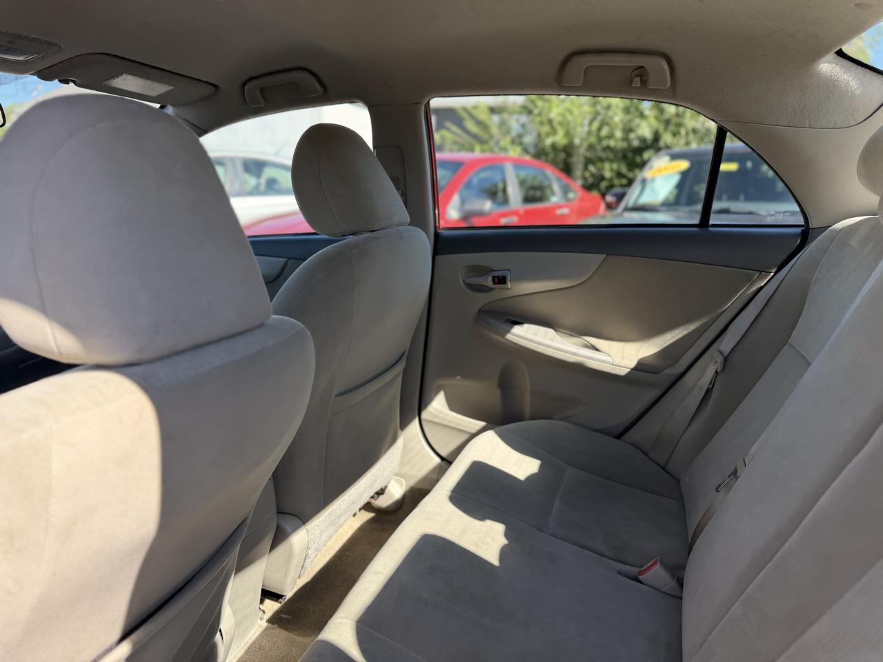Toyota Corolla Base 5-Speed MT 2010