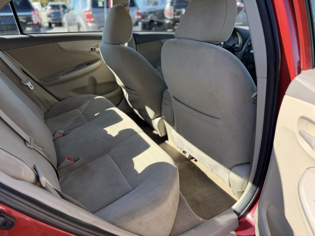 Toyota Corolla Base 5-Speed MT 2010