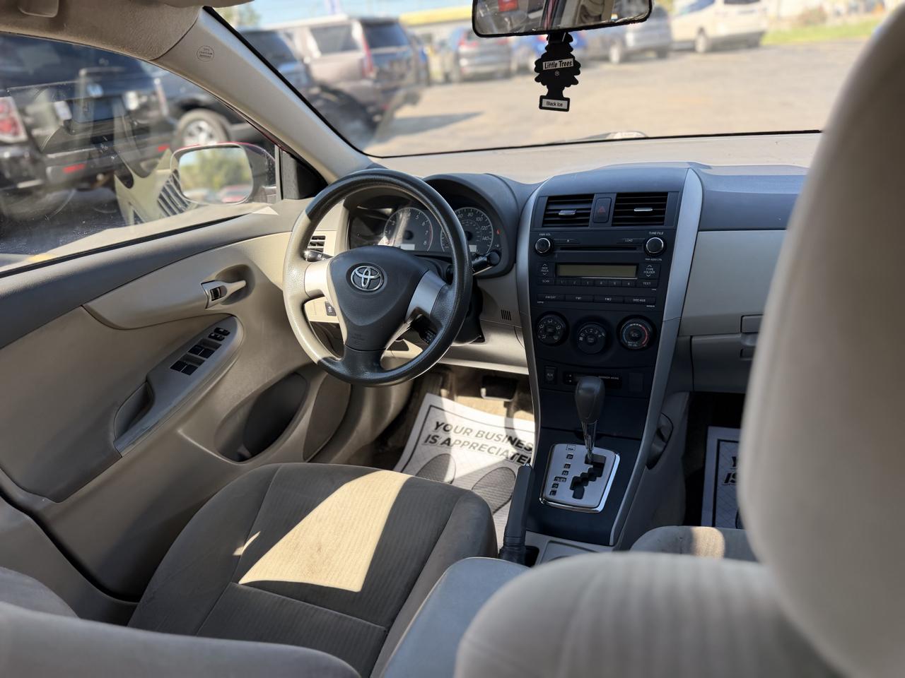 Toyota Corolla Base 5-Speed MT 2010
