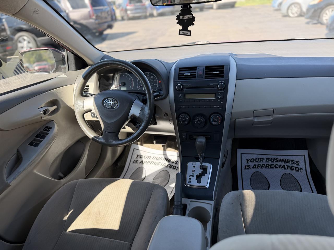 Toyota Corolla Base 5-Speed MT 2010