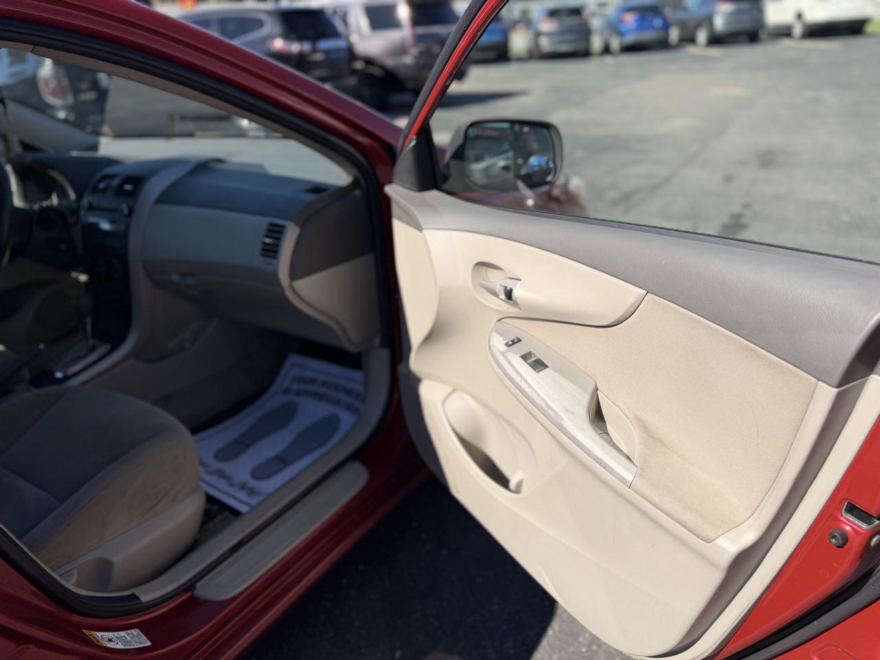 Toyota Corolla Base 5-Speed MT 2010