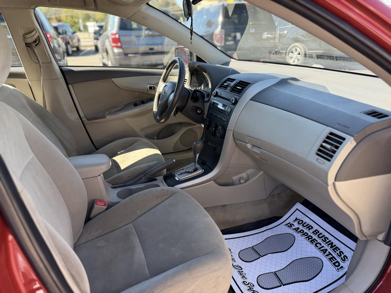 Toyota Corolla Base 5-Speed MT 2010