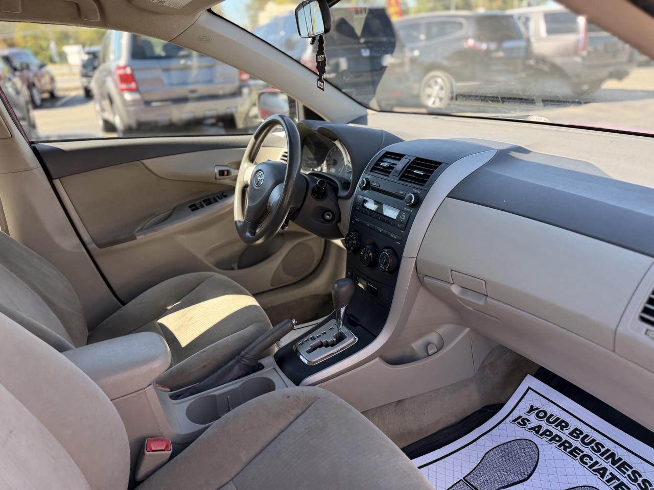 Toyota Corolla Base 5-Speed MT 2010