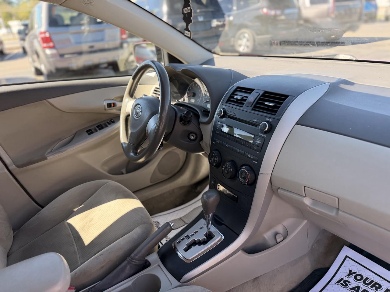 Toyota Corolla Base 5-Speed MT 2010