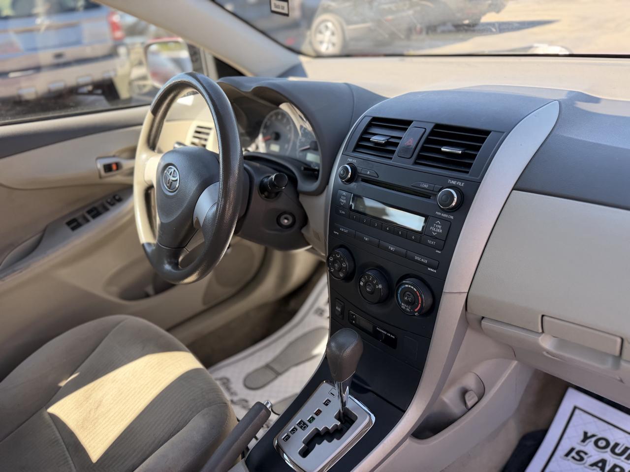 Toyota Corolla Base 5-Speed MT 2010