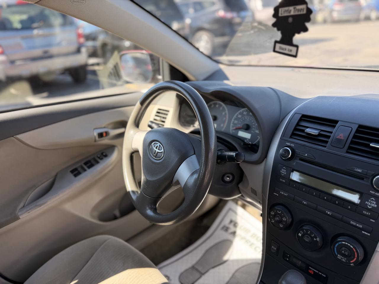 Toyota Corolla Base 5-Speed MT 2010