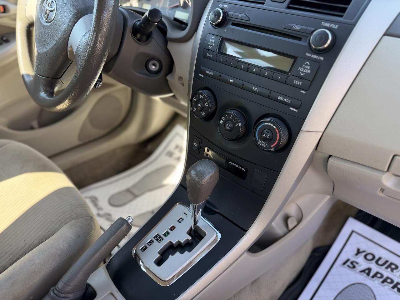 Toyota Corolla Base 5-Speed MT 2010