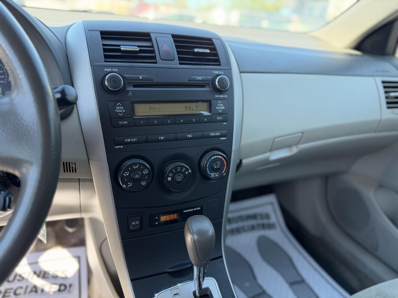 Toyota Corolla Base 5-Speed MT 2010