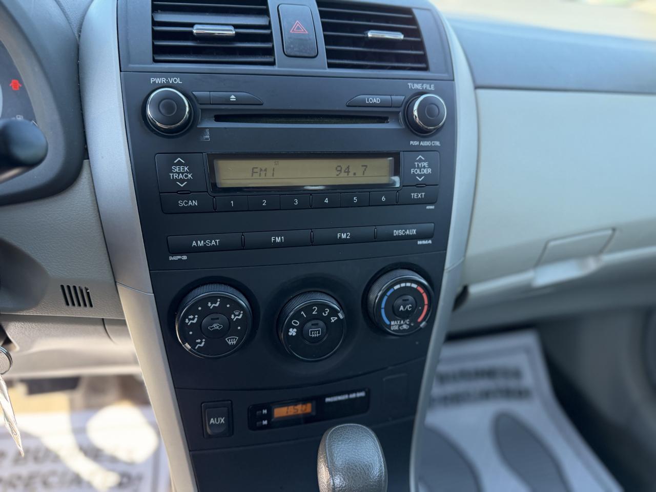 Toyota Corolla Base 5-Speed MT 2010