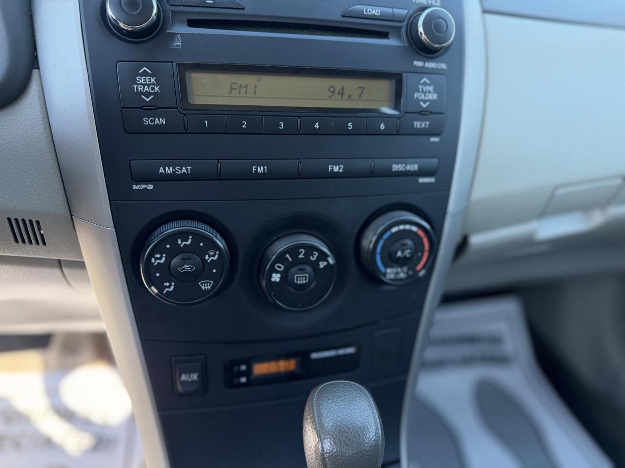 Toyota Corolla Base 5-Speed MT 2010