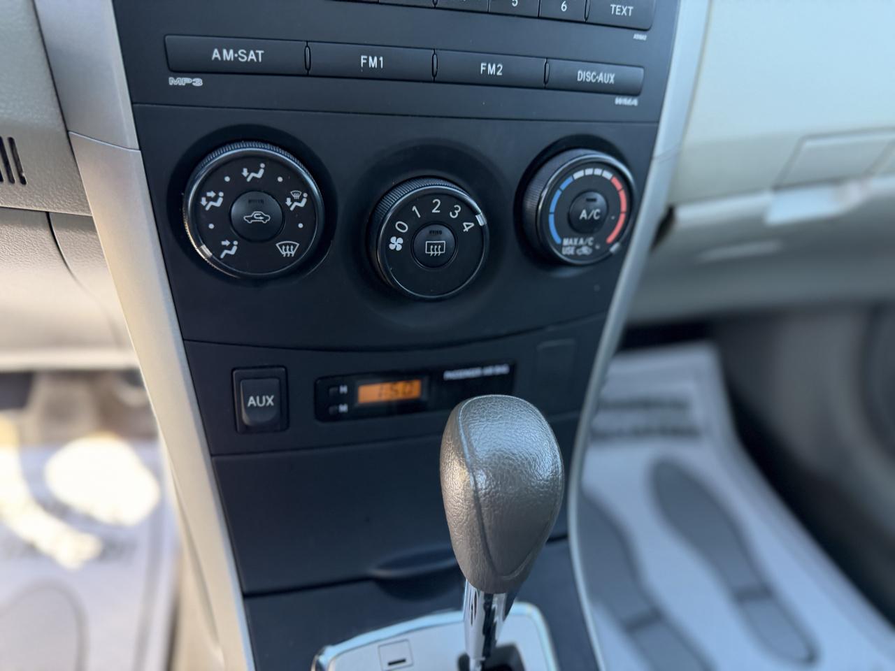Toyota Corolla Base 5-Speed MT 2010