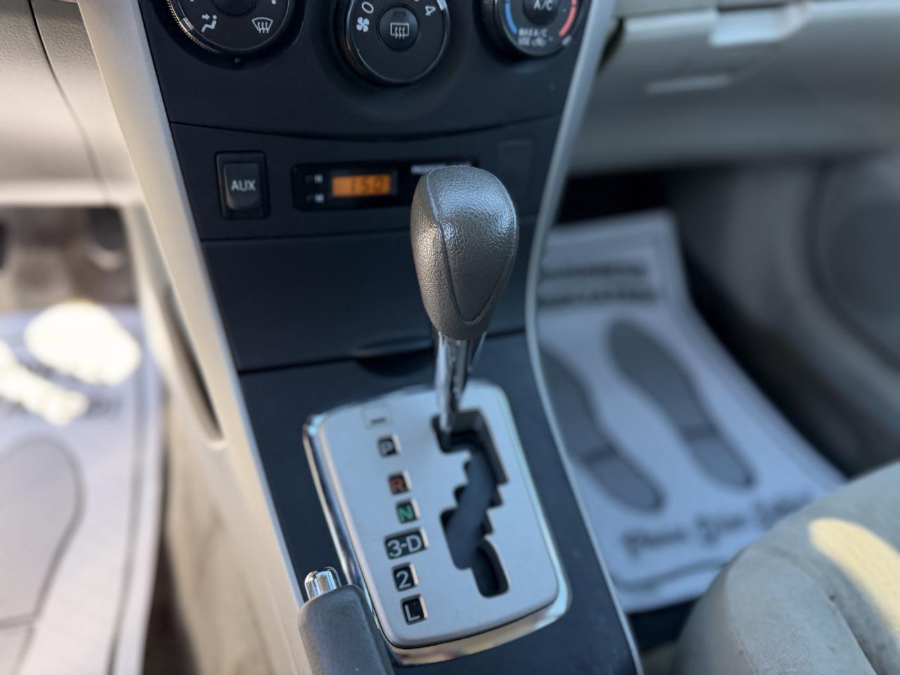 Toyota Corolla Base 5-Speed MT 2010