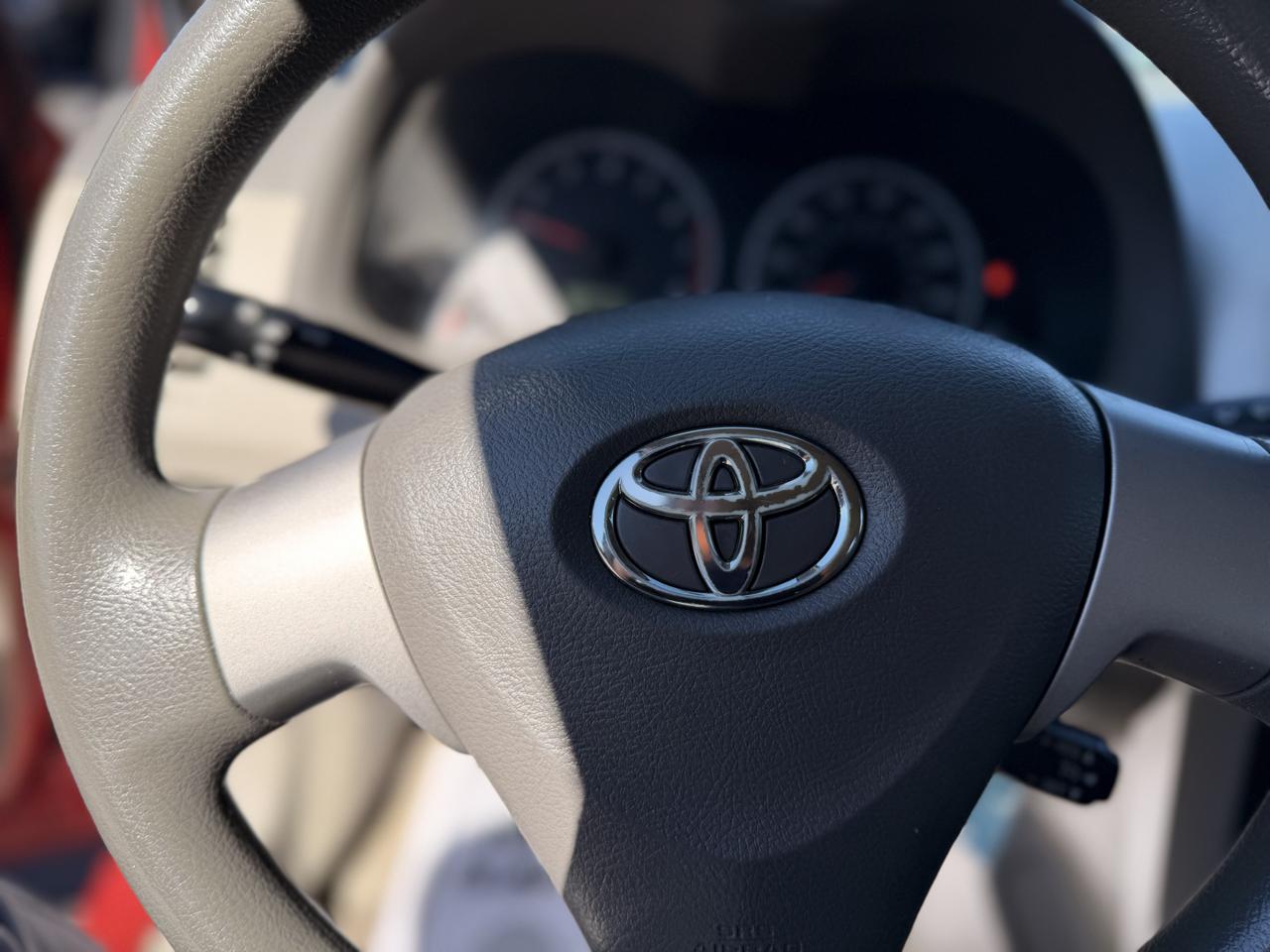 Toyota Corolla Base 5-Speed MT 2010