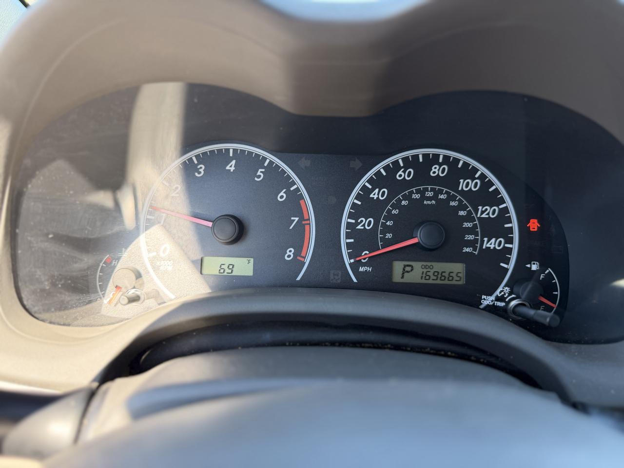 Toyota Corolla Base 5-Speed MT 2010