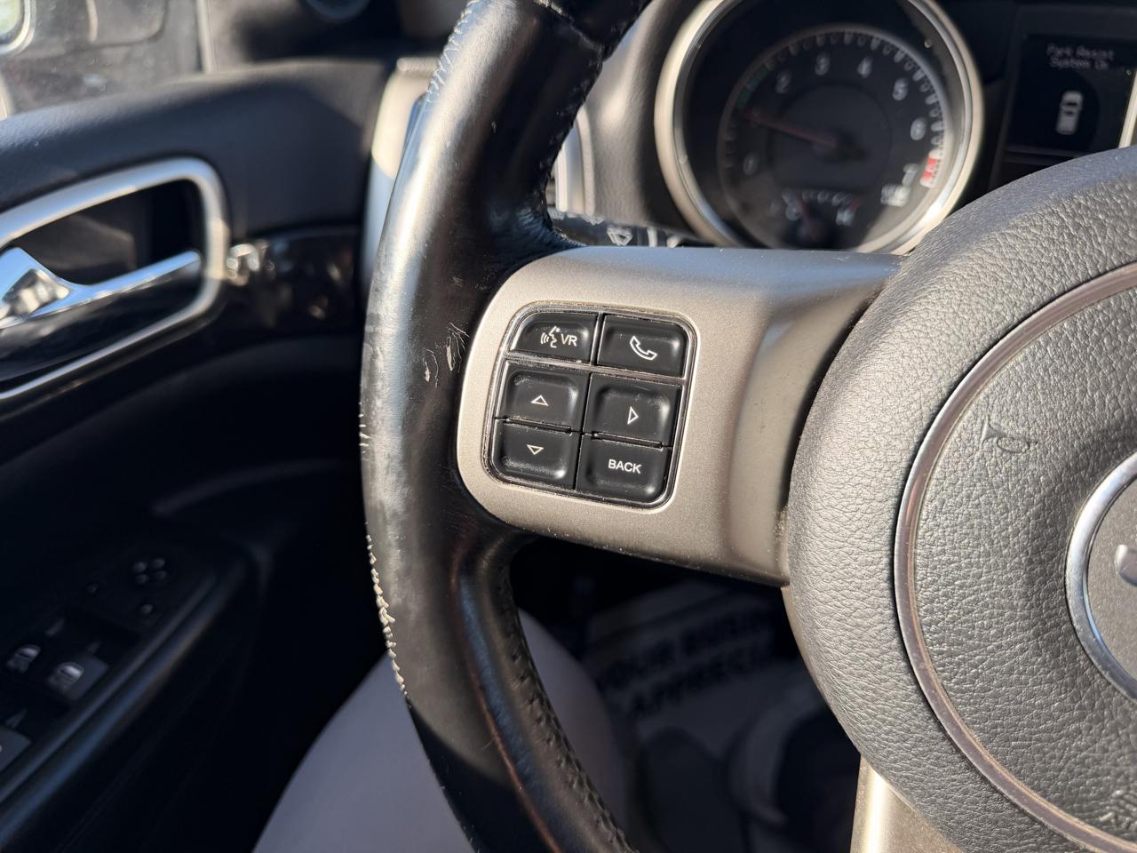 Jeep Grand Cherokee Laredo 4WD 2011