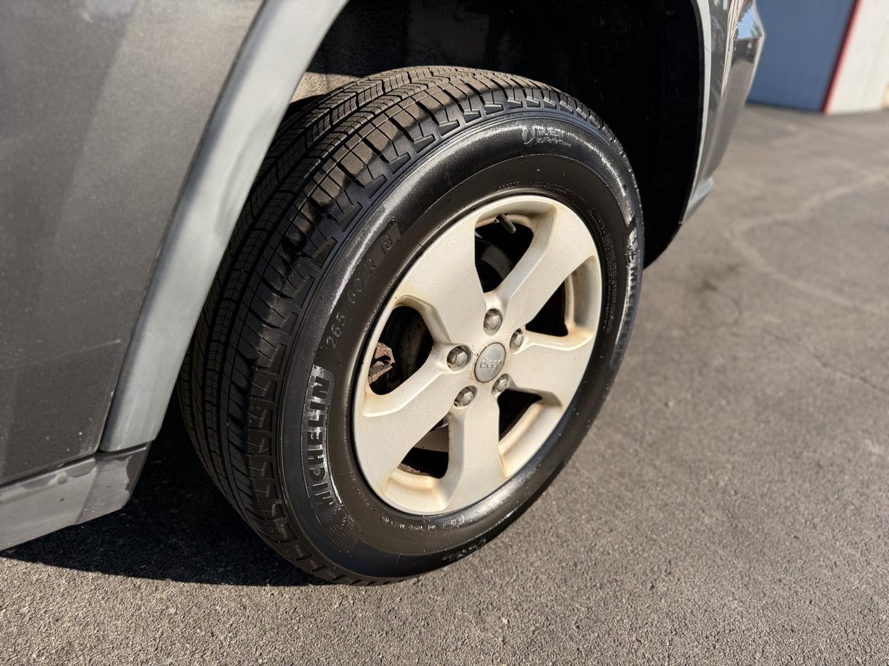 Jeep Grand Cherokee Laredo 4WD 2011