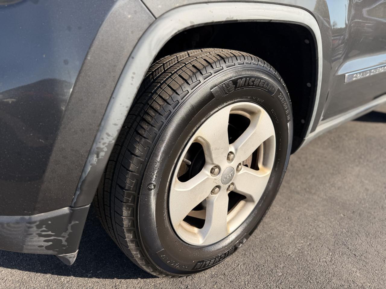 Jeep Grand Cherokee Laredo 4WD 2011