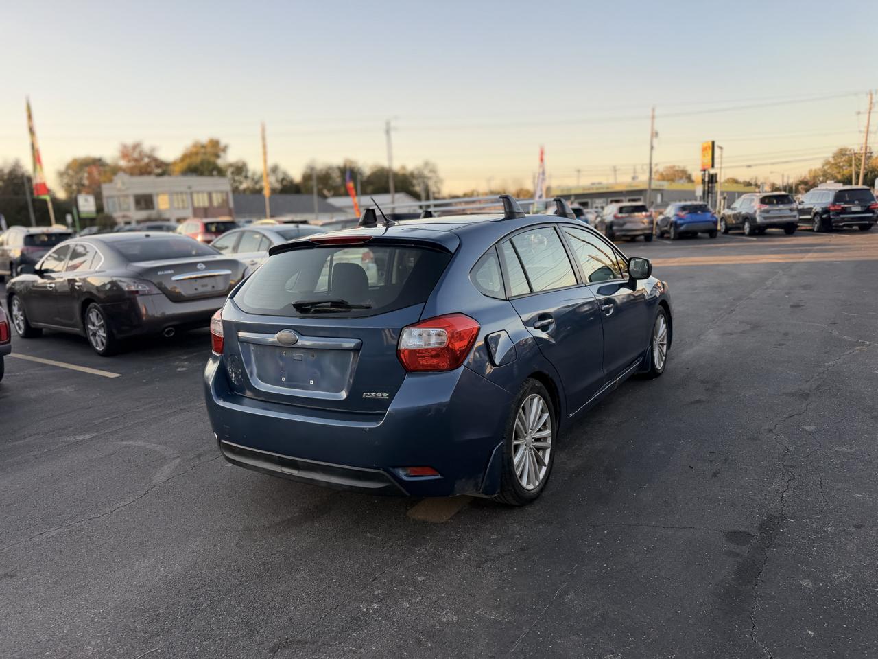 Subaru Impreza Premium Plus 5-Door+S/R 2012