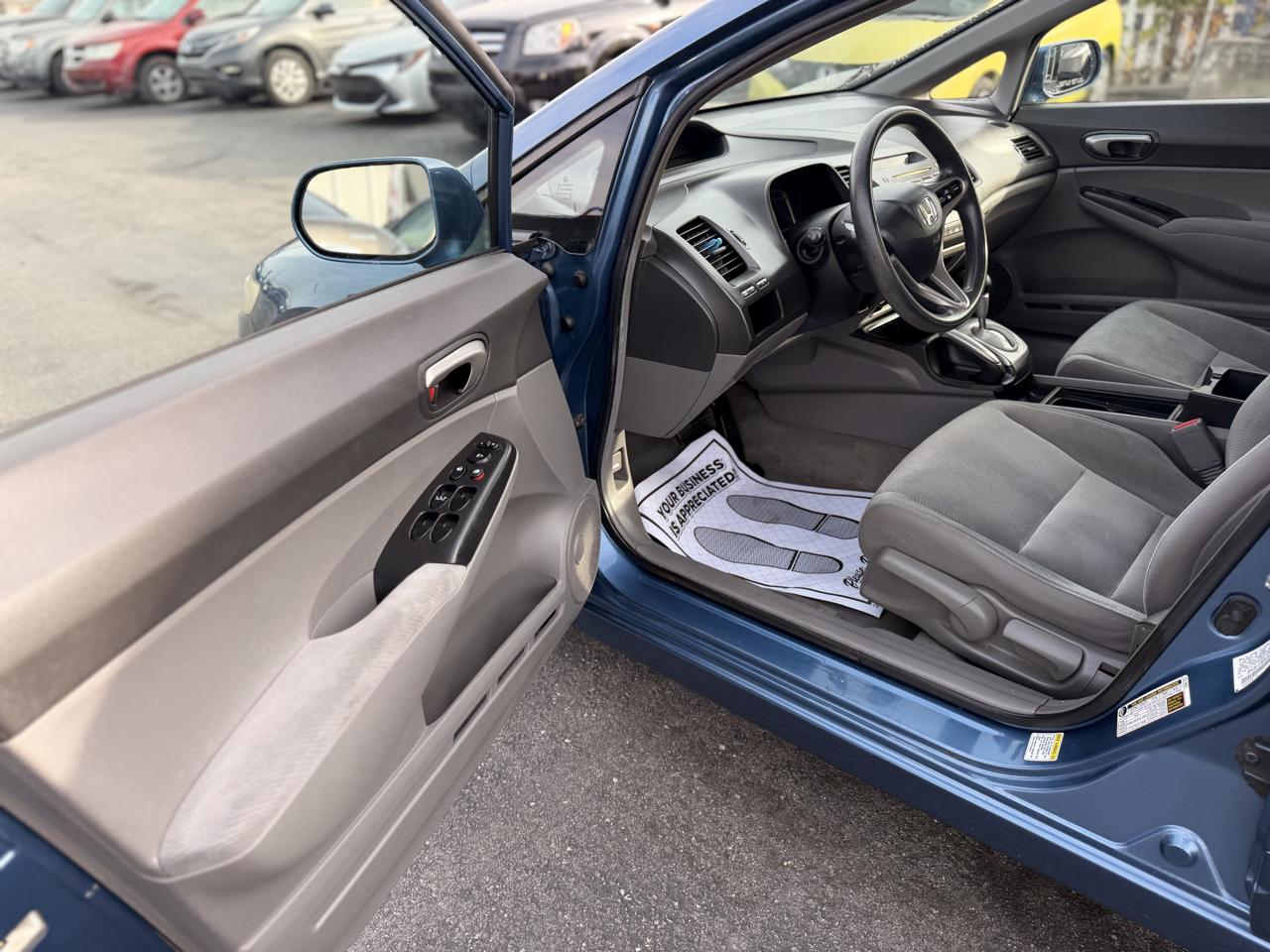Honda Civic LX Sedan 5-Speed AT 2009