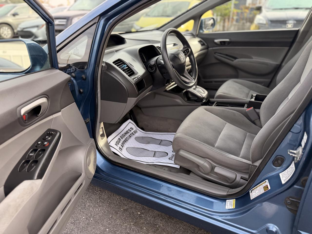 Honda Civic LX Sedan 5-Speed AT 2009