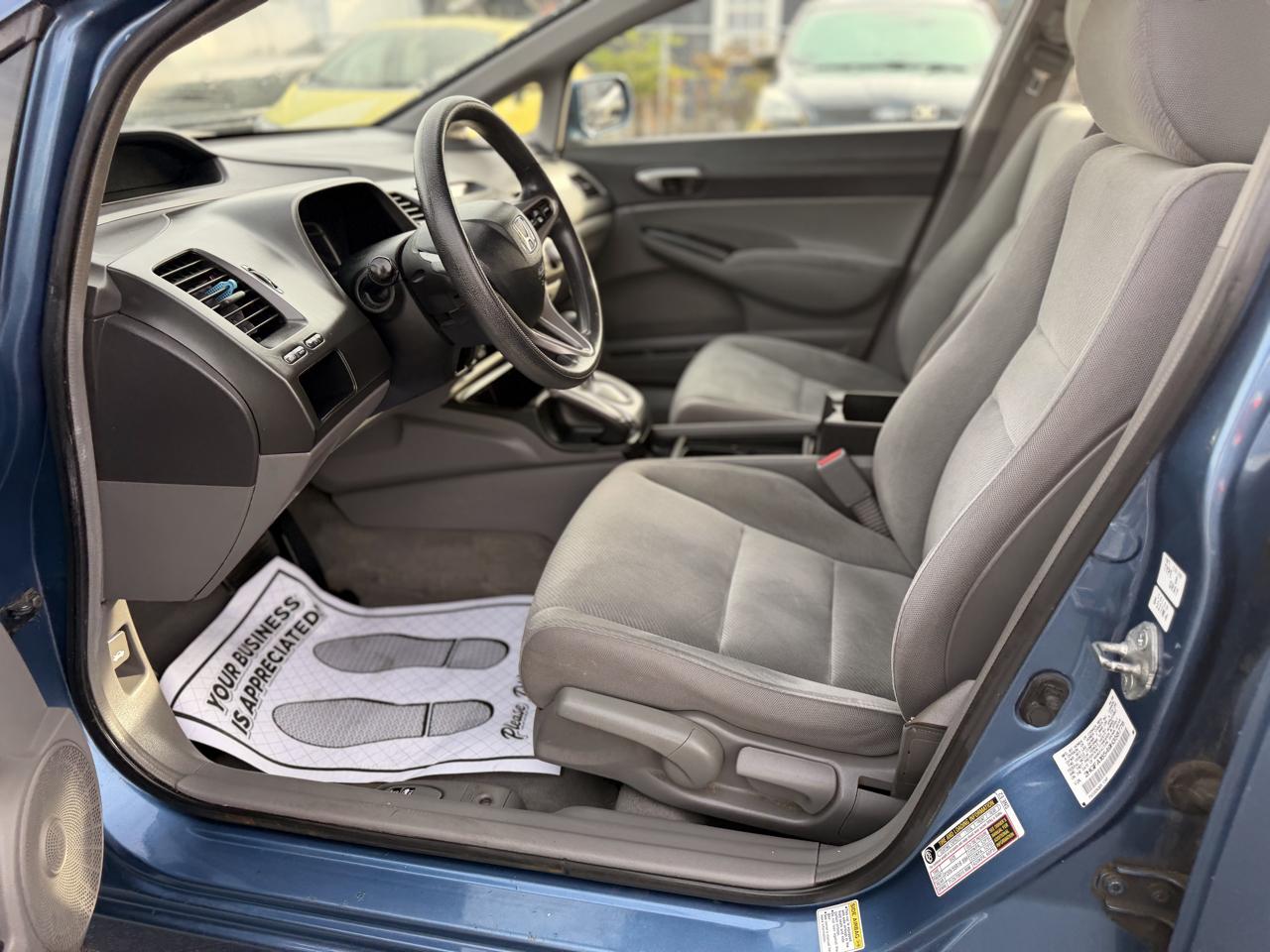 Honda Civic LX Sedan 5-Speed AT 2009