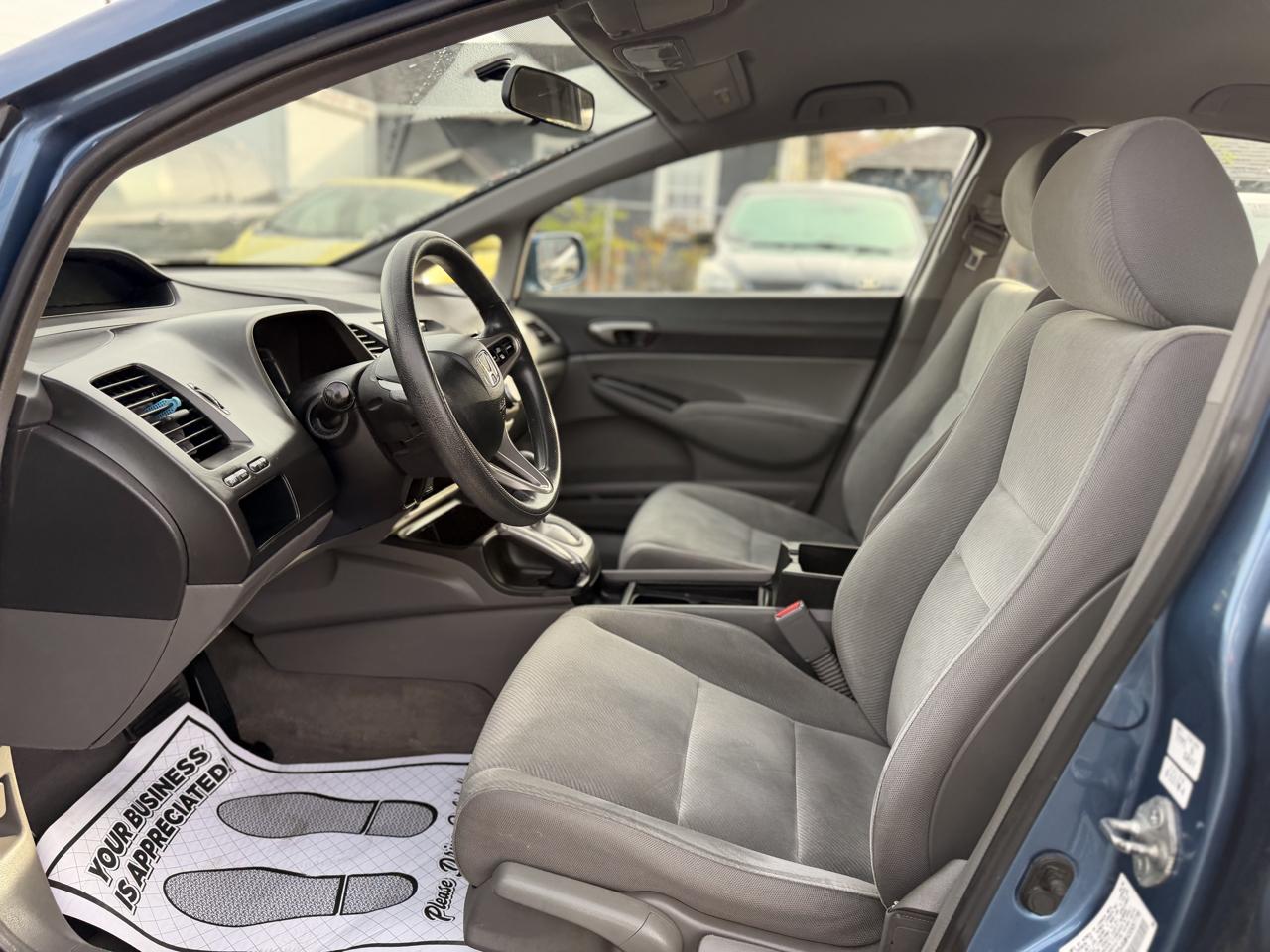 Honda Civic LX Sedan 5-Speed AT 2009