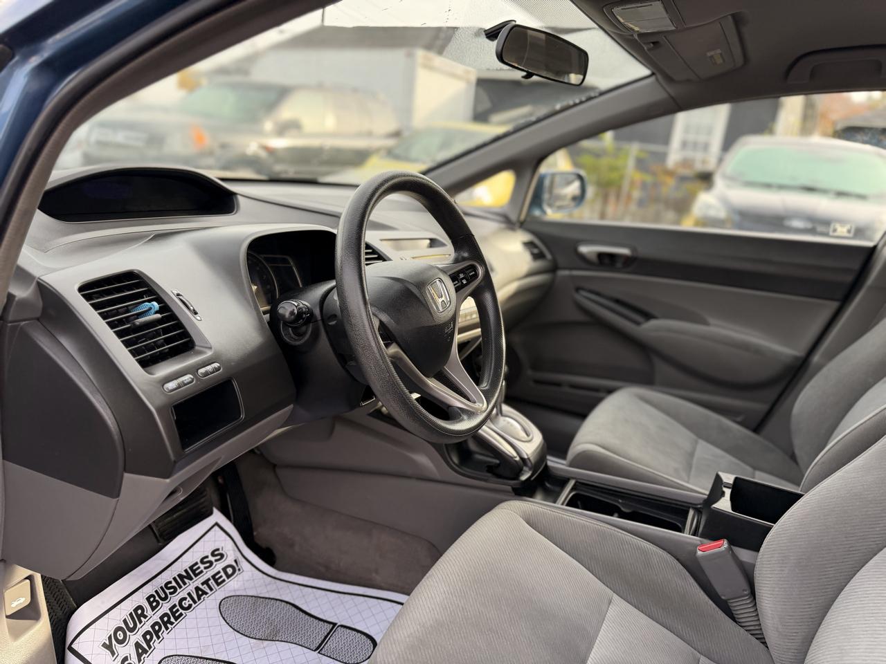 Honda Civic LX Sedan 5-Speed AT 2009