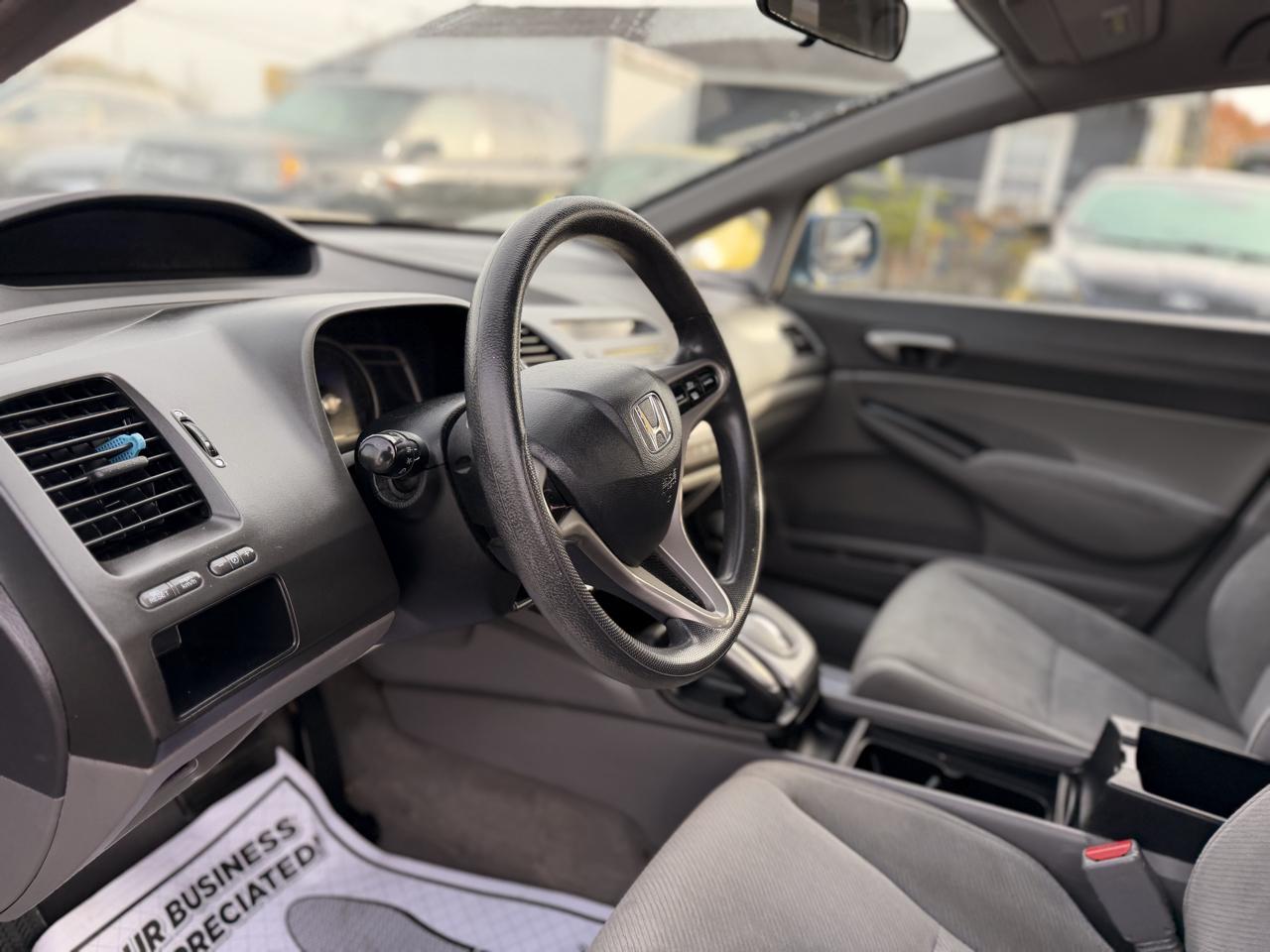 Honda Civic LX Sedan 5-Speed AT 2009