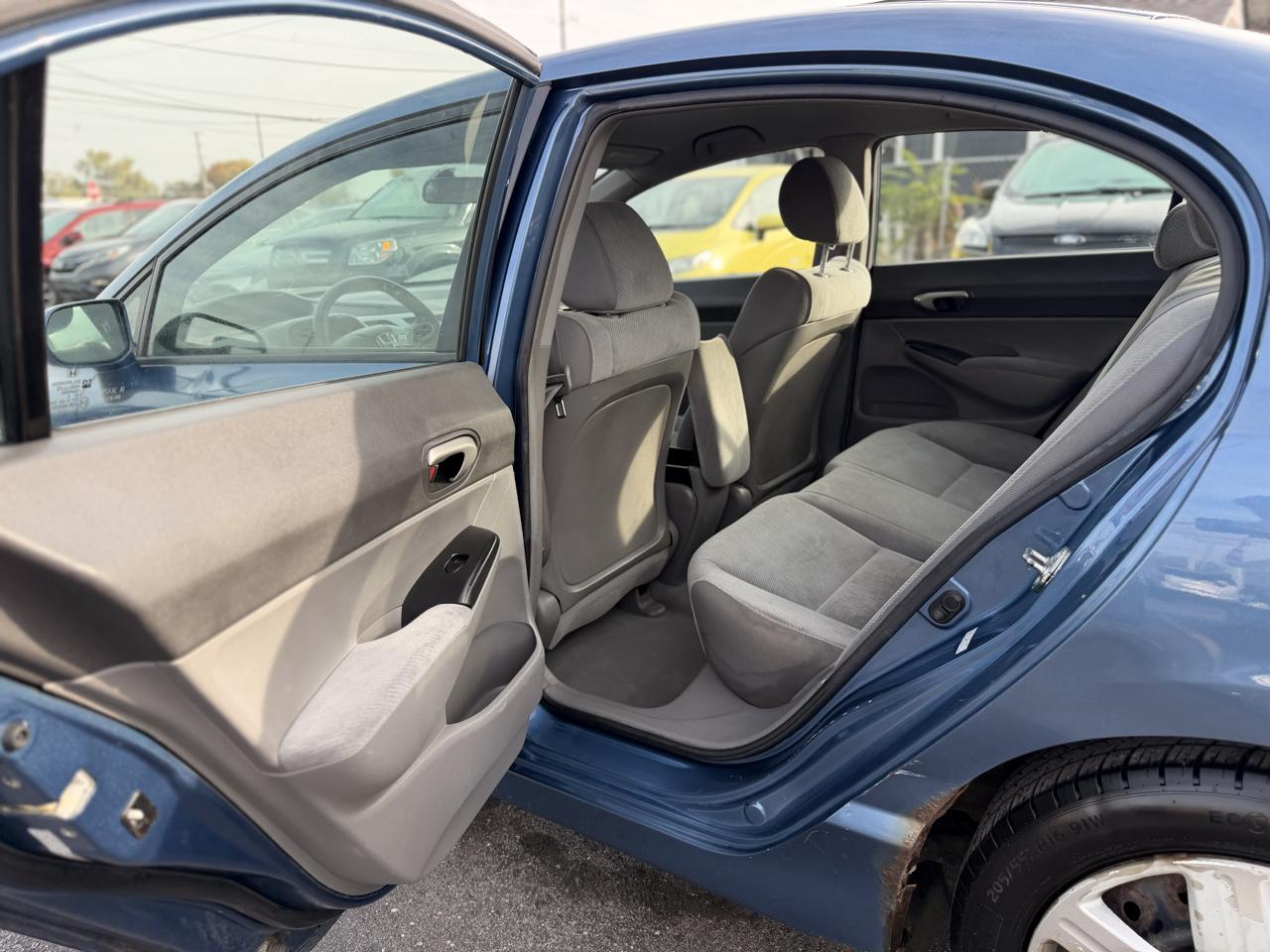 Honda Civic LX Sedan 5-Speed AT 2009