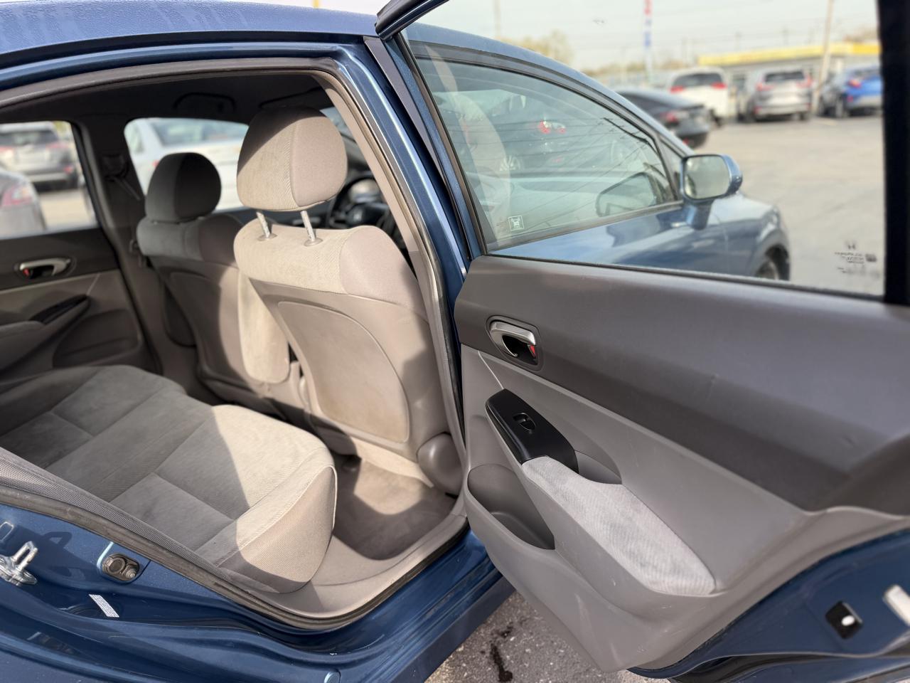 Honda Civic LX Sedan 5-Speed AT 2009