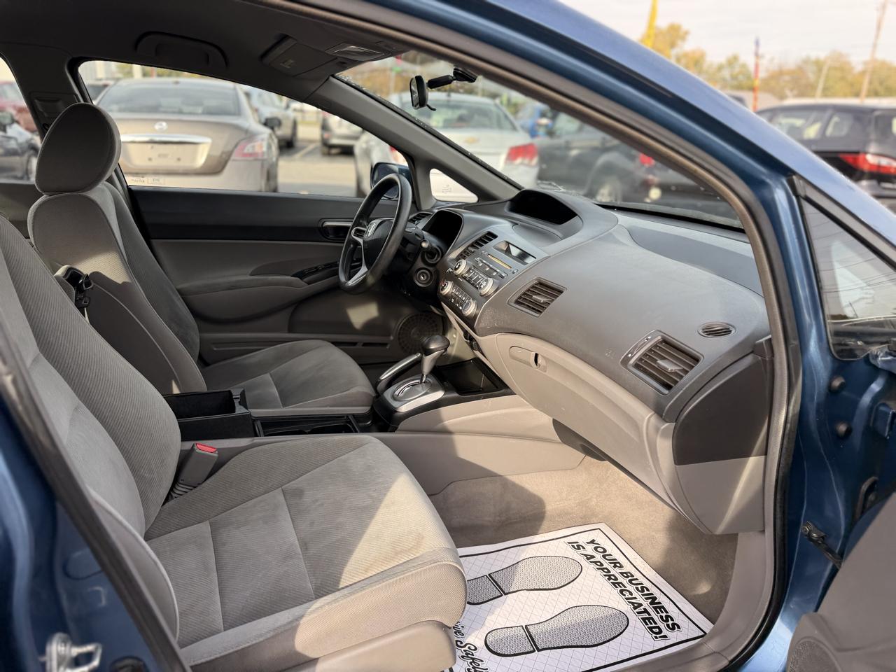 Honda Civic LX Sedan 5-Speed AT 2009