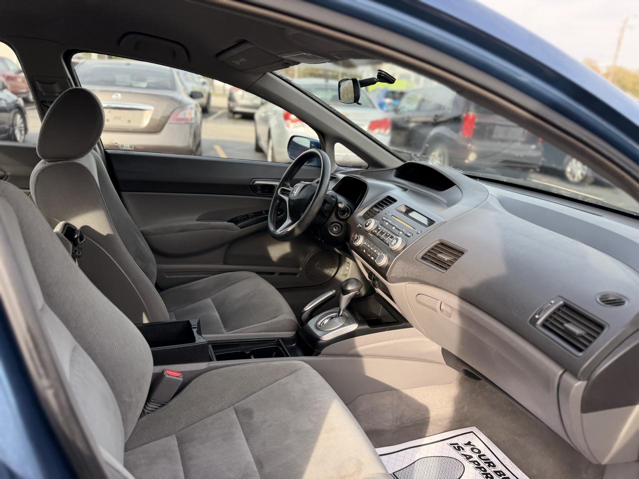 Honda Civic LX Sedan 5-Speed AT 2009